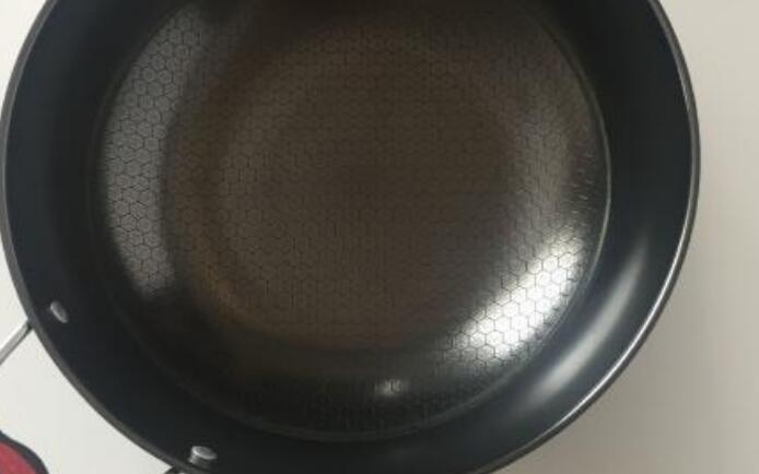 The physicist finally solved the mystery of the non-stick pan